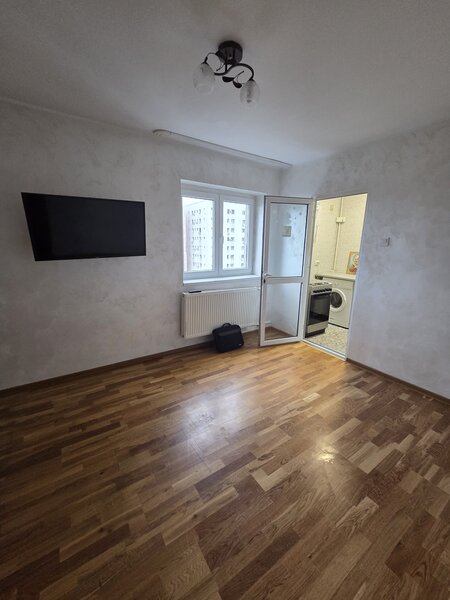 Titan, Circa 13 Politie,