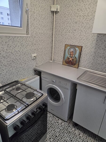 Titan, Circa 13 Politie,